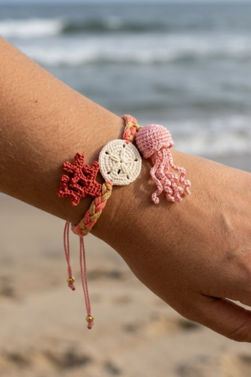 Coral Reef Charm Bracelet Free Crochet Pattern