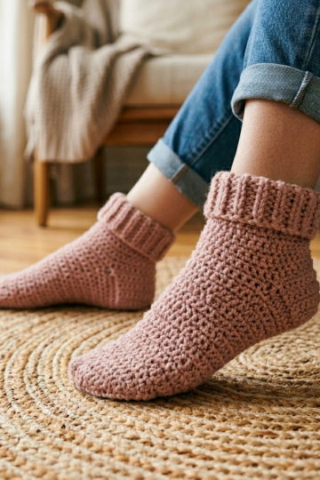 Dusty Rose Ribbed Ankle Socks Free Crochet Pattern
