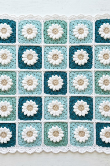 Ocean Blue Daisy Granny Square Blanket Free Crochet Pattern