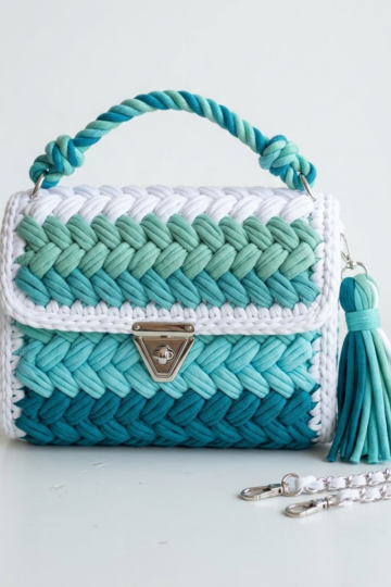 Ocean Breeze Ombre Braided Purse Free Crochet Pattern