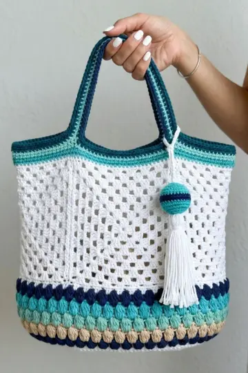 Ocean Breeze Granny Tote Bag Free Crochet Pattern