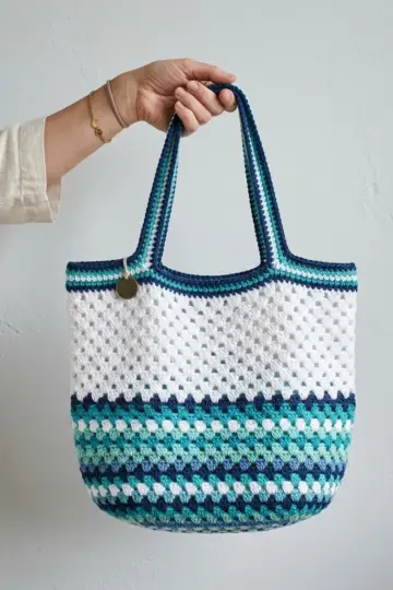 Ocean Wave Granny Tote Bag Free Crochet Pattern